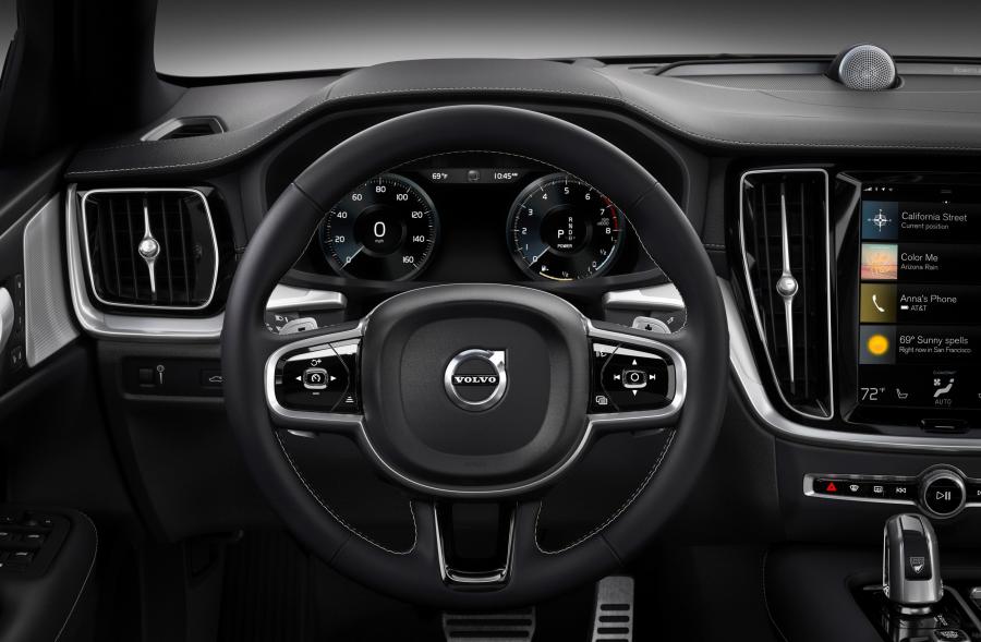 Панель приборов Volvo S60 Polestar Engineered 2018 года  (NA) (фото 5 из 30)